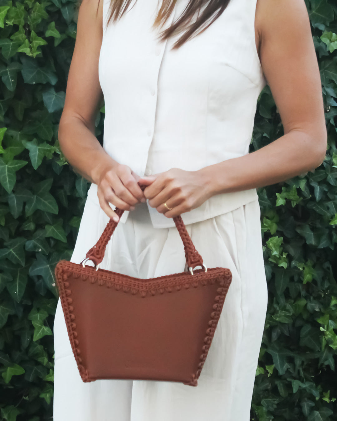Bolso shopper pequeño artesanal Tatyana S marron de cuero y crochet - Hecho a mano por Cueché