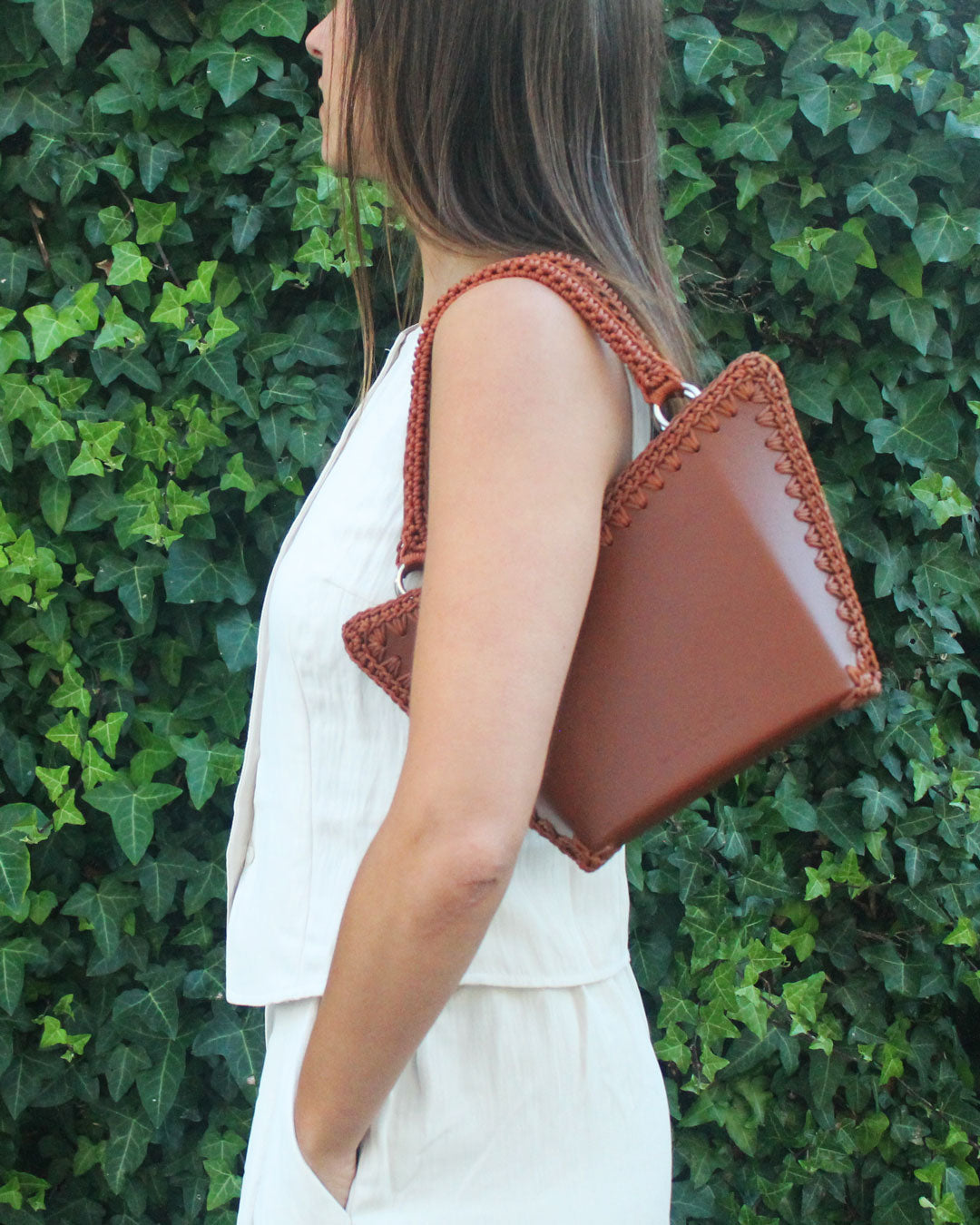 Bolso shopper pequeño artesanal Tatyana S marron de cuero y crochet - Hecho a mano por Cueché