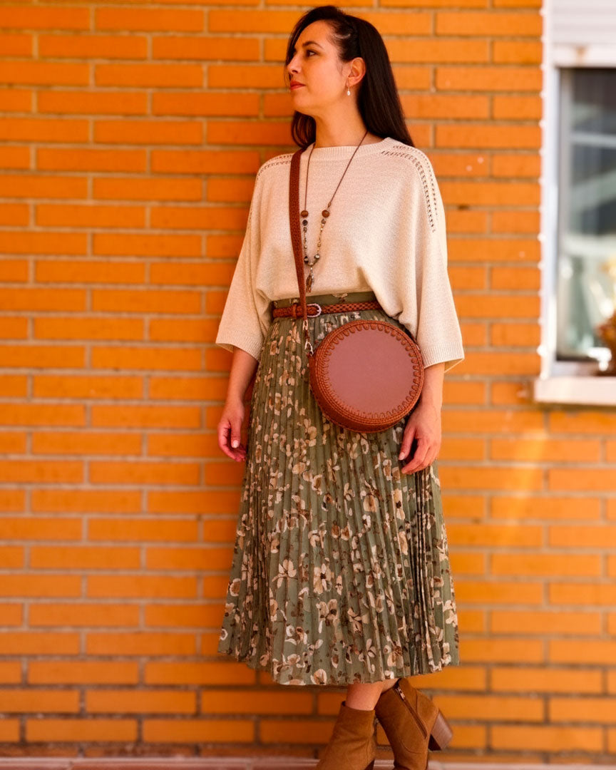 Bolso redondo pequeño artesanal marrón de cuero y crochet hecho a mano por Cueché