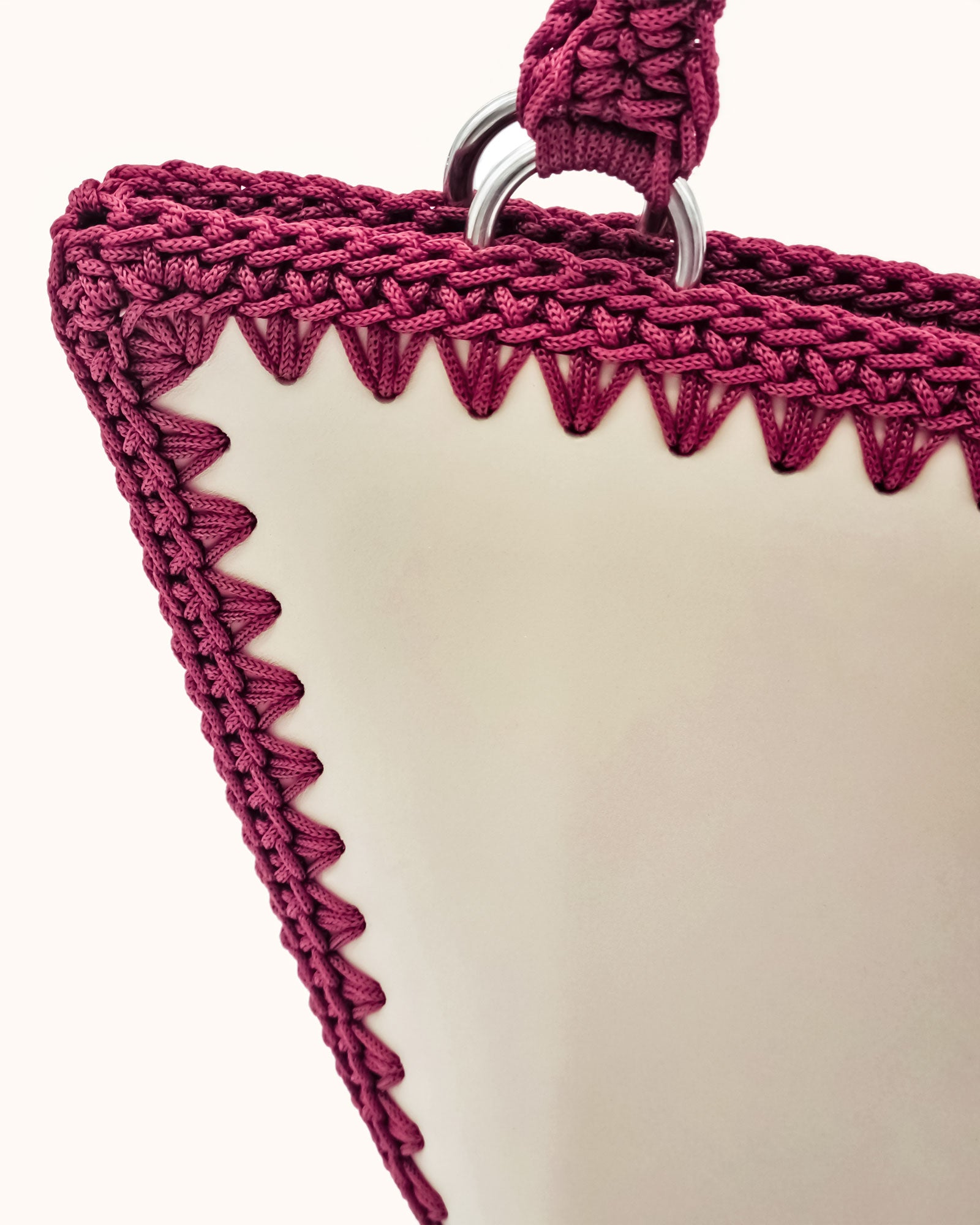 Bolso shopper mediano artesanal Tatyana M beige y burdeos de cuero y crochet - Hecho a mano por Cueché