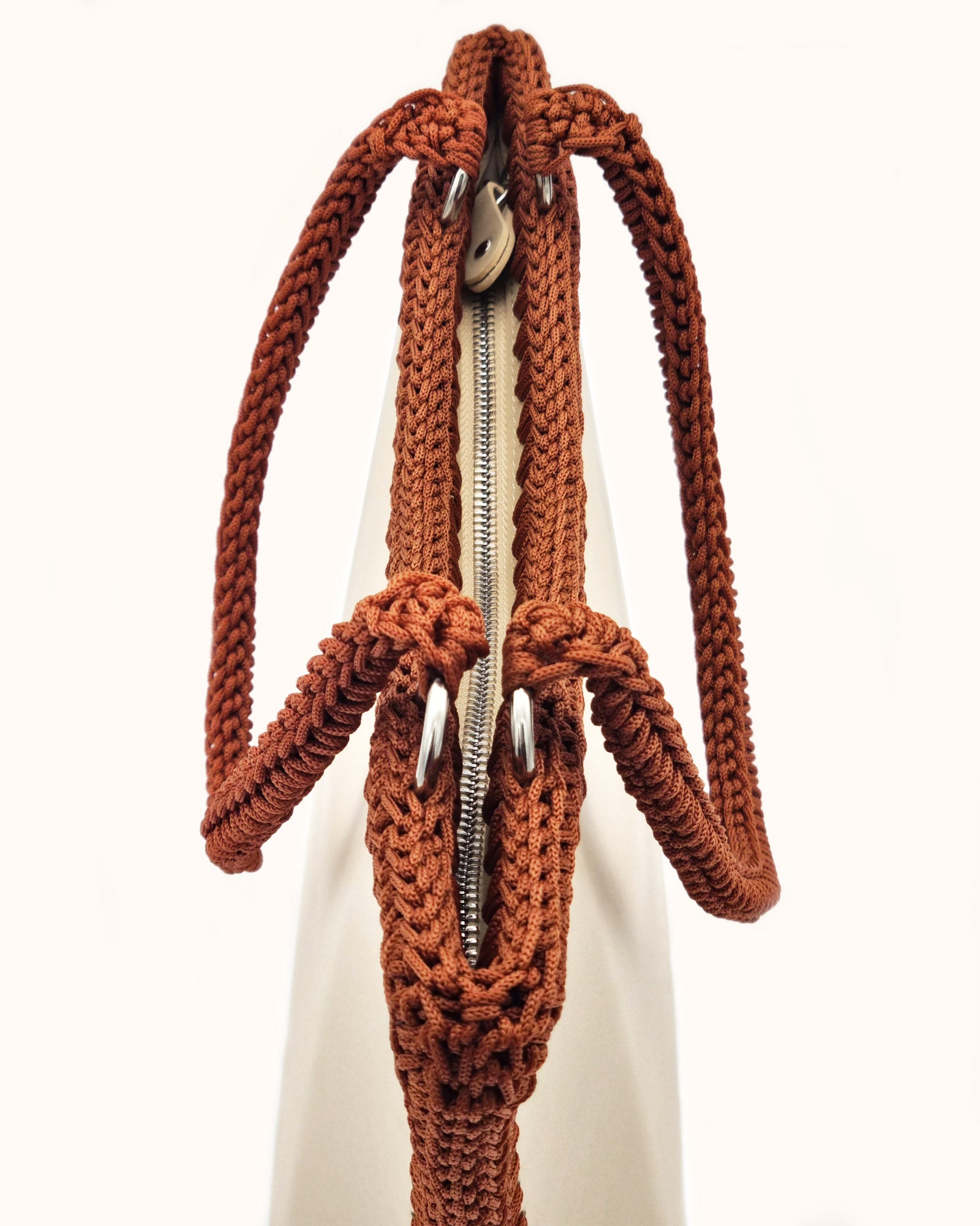 Bolso shopper mediano artesanal Tatyana M beige y marron de cuero y crochet - Hecho a mano por Cueché