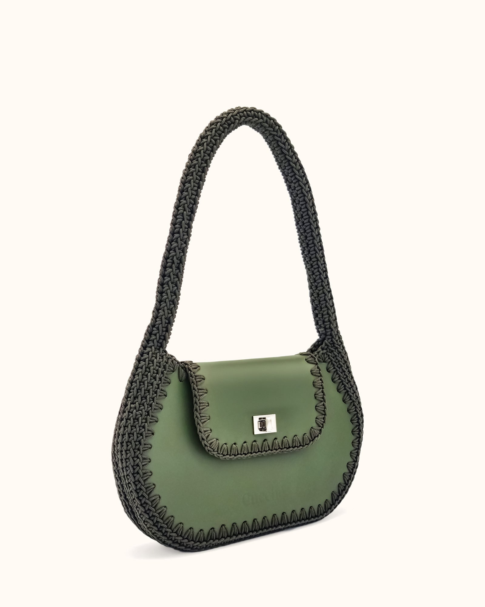 Bolso hobo mediano Daria en color verde, artesanal, de cuero y crochet hecho a mano por Cueché