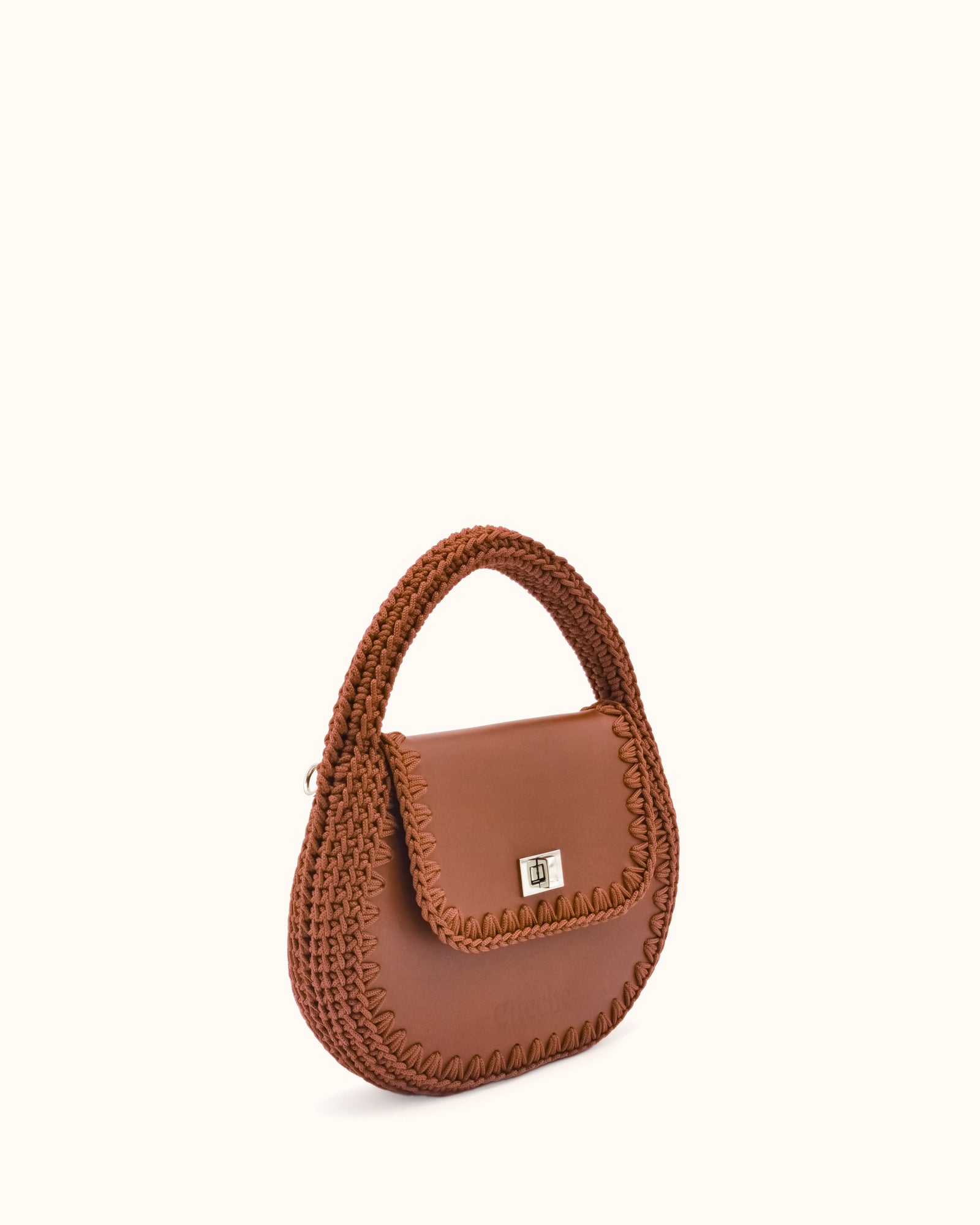 Bolso hobo pequeño Daria en color marrón, artesanal, de cuero y crochet hecho a mano por Cueché