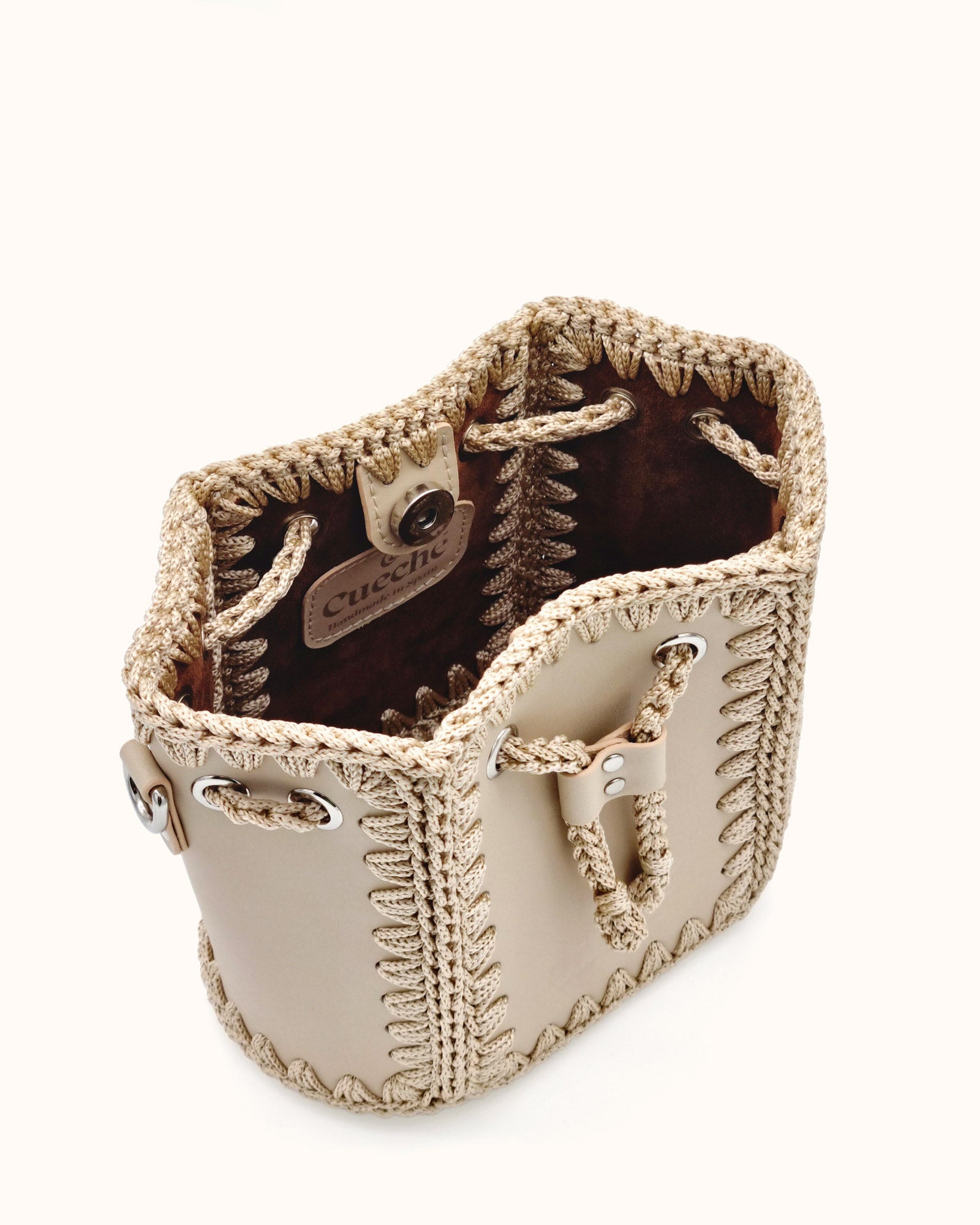 Bolso bombonera pequeño artesanal Olga S beige de cuero y crochet - Hecho a mano por Cueché