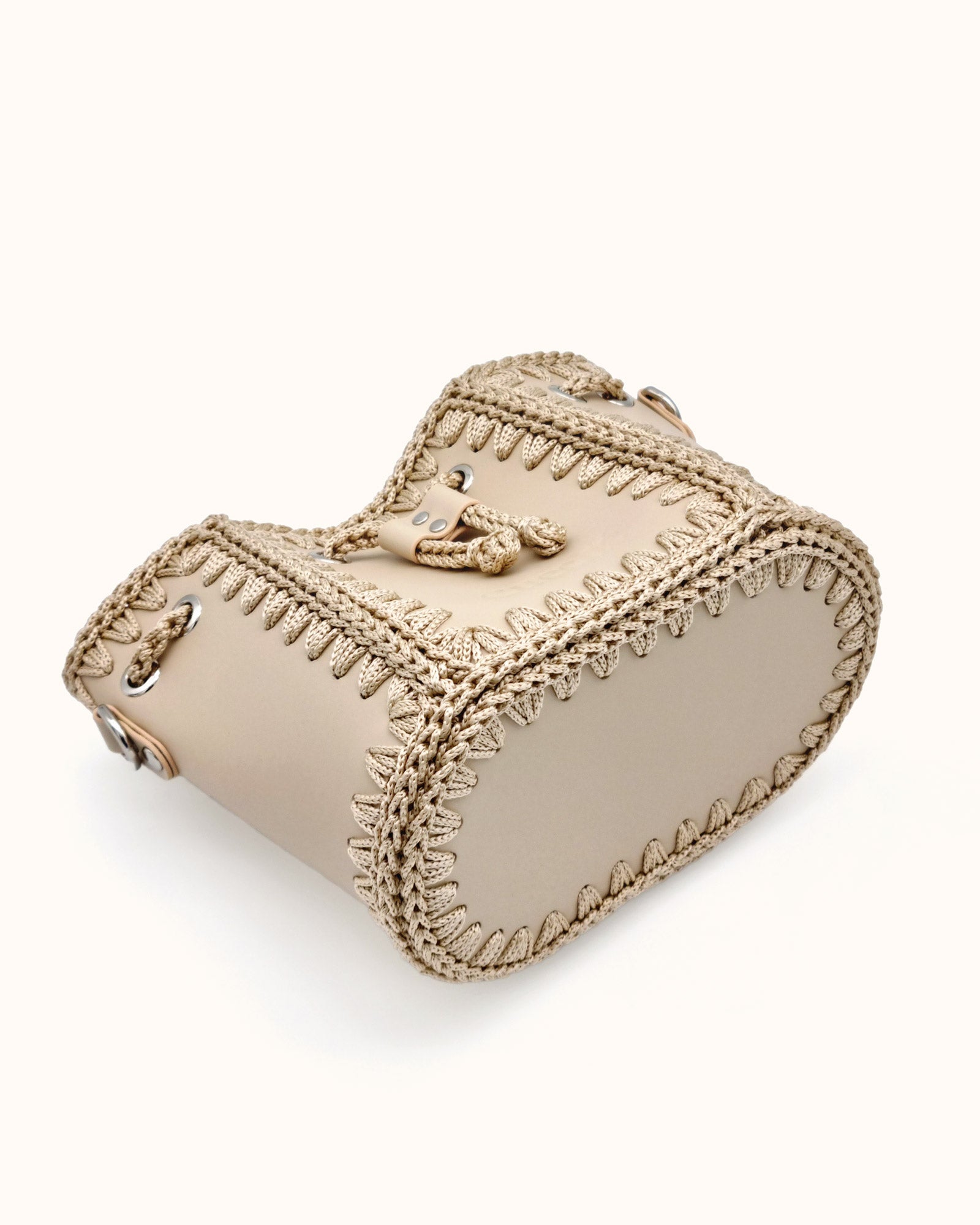 Bolso bombonera pequeño artesanal Olga S beige de cuero y crochet - Hecho a mano por Cueché