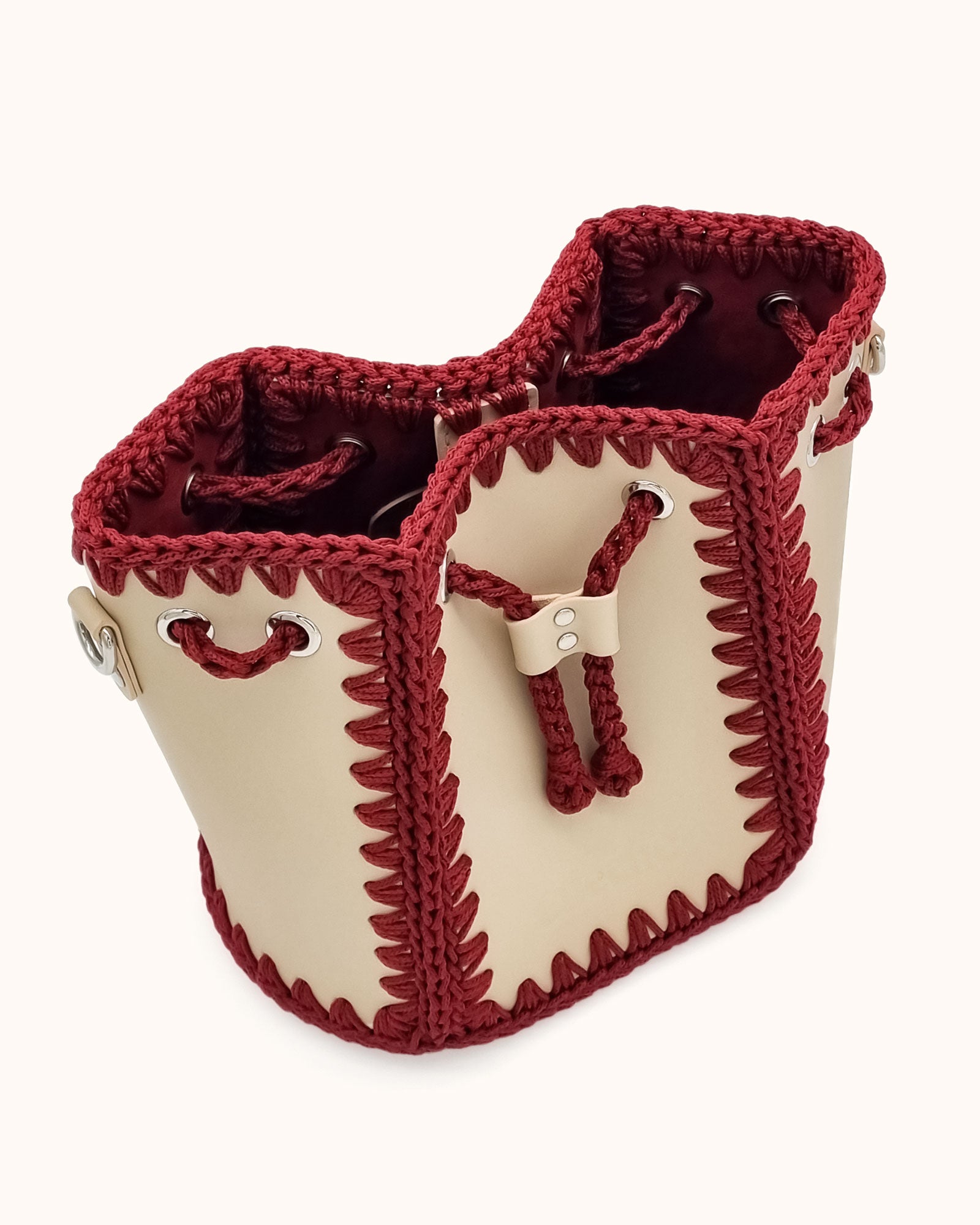 Bolso bombonera mediano artesanal Olga M beige y granate de cuero y crochet - Hecho a mano por Cueché