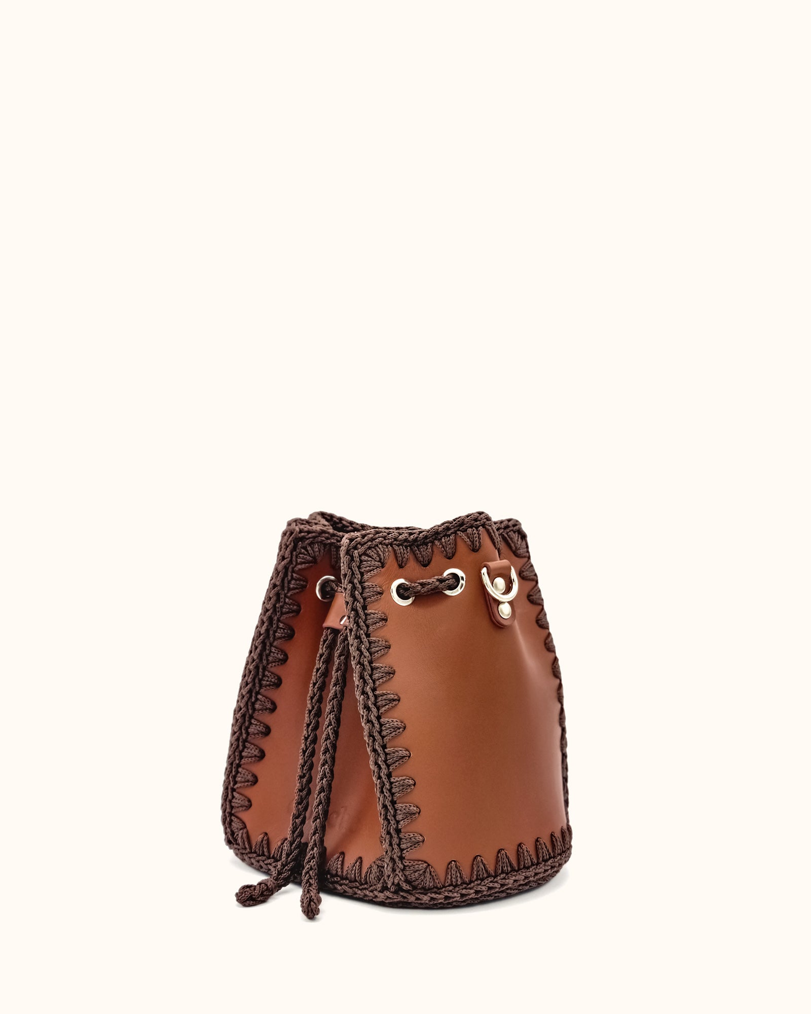 Bolso bombonera mediano artesanal Olga M marrón y chocolate de cuero y crochet - Hecho a mano por Cueché