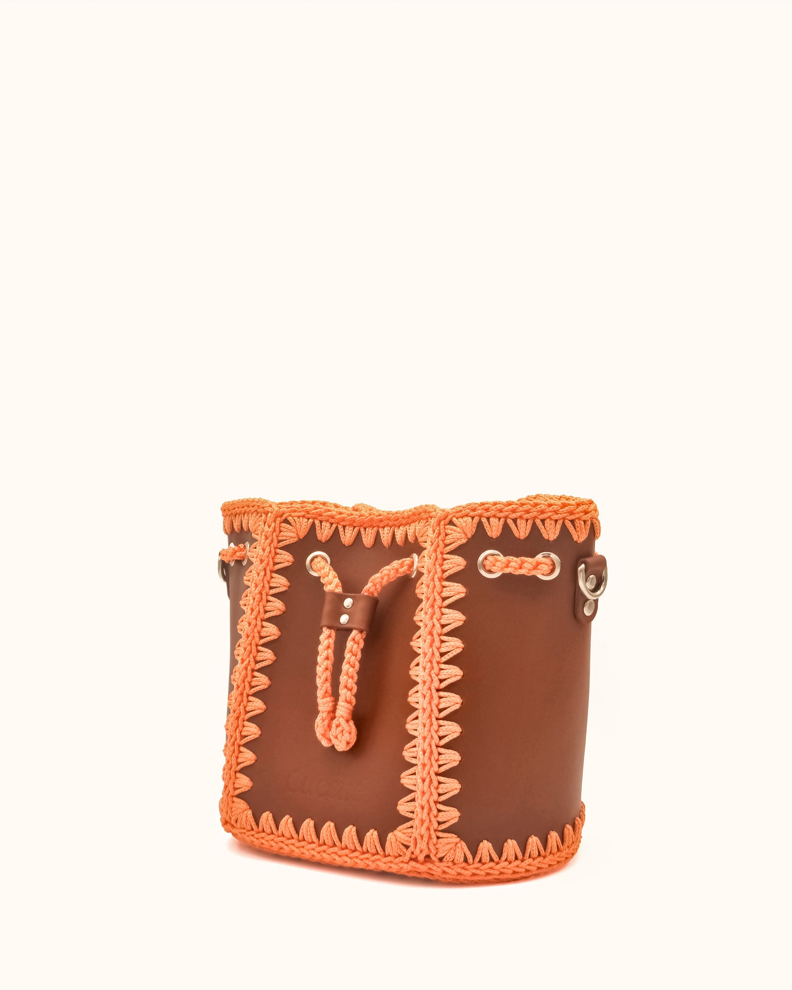 Bolso bombonera mediano artesanal Olga M marrón y naranja de cuero y crochet - Hecho a mano por Cueché