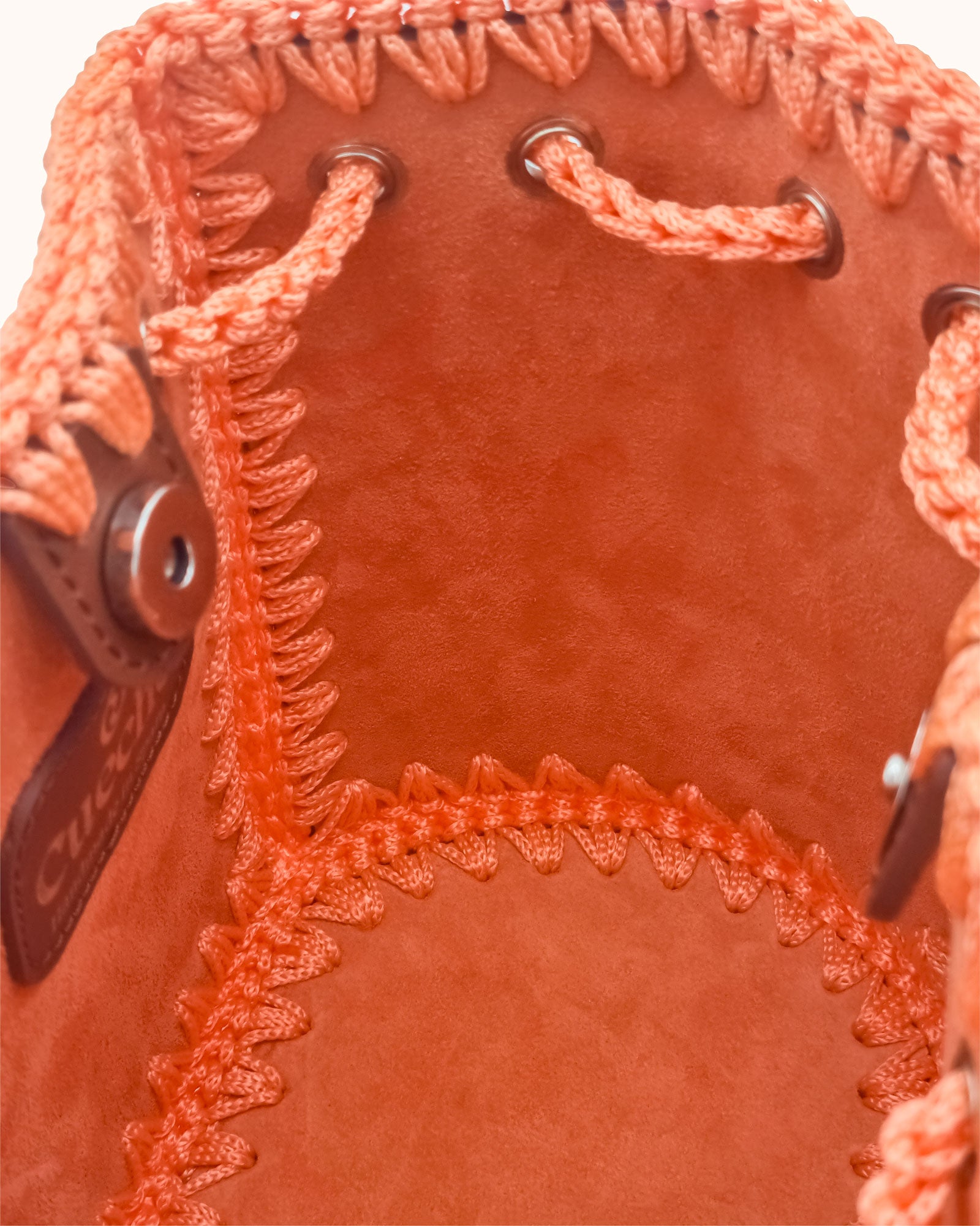 Bolso bombonera mediano artesanal Olga M marrón y naranja de cuero y crochet - Hecho a mano por Cueché