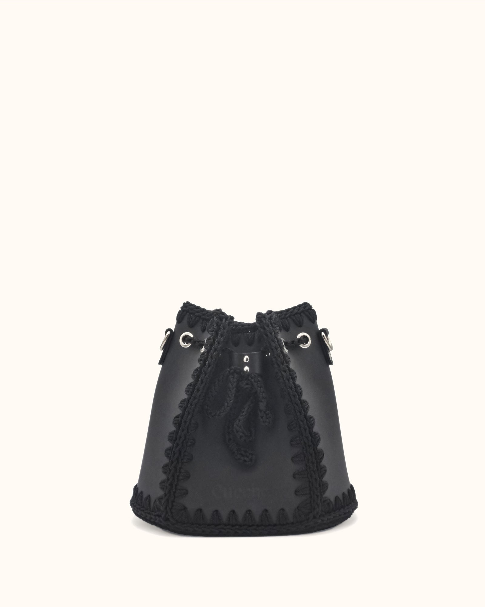 Bolso bombonera mediano artesanal Olga M negro de cuero y crochet - Hecho a mano por Cueché