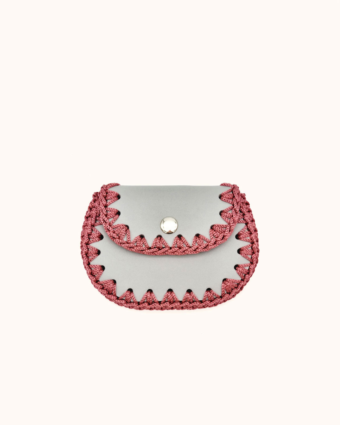 Monedero artesanal gris perla de cuero y crochet hecho a mano – Cueché